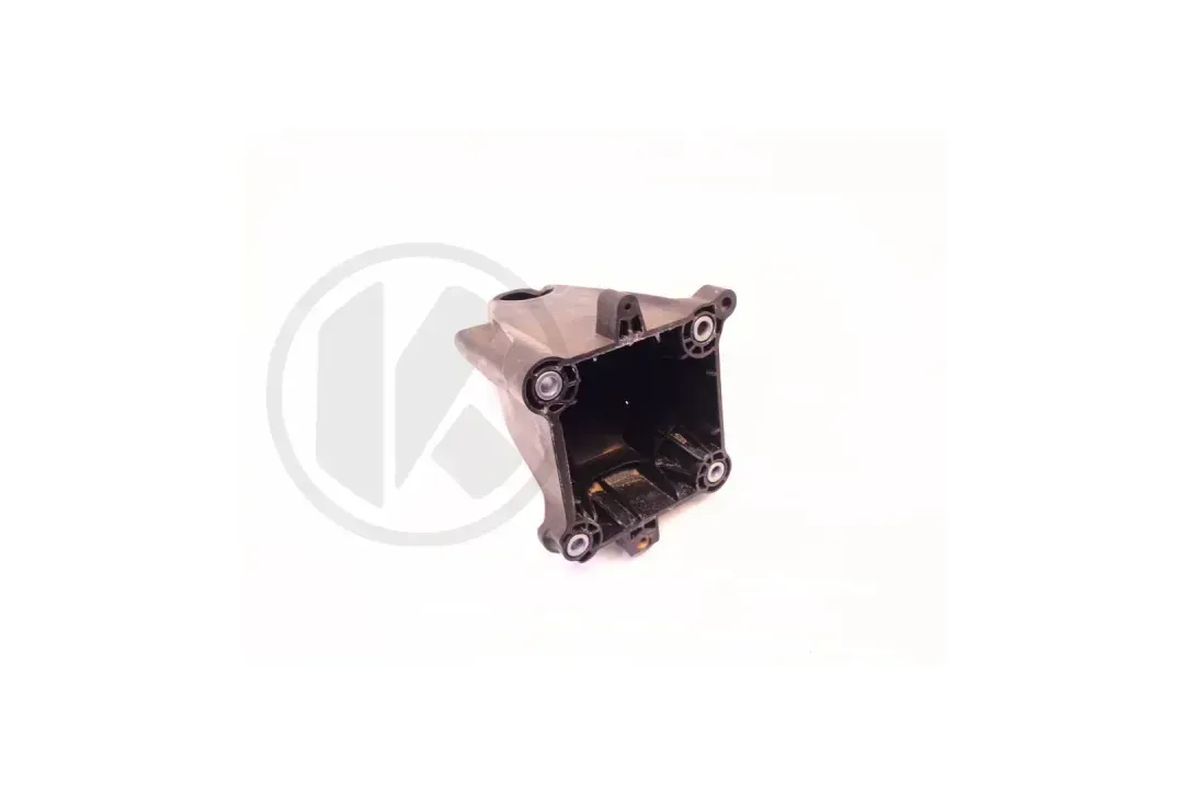 a2762232004 b   engine carrier